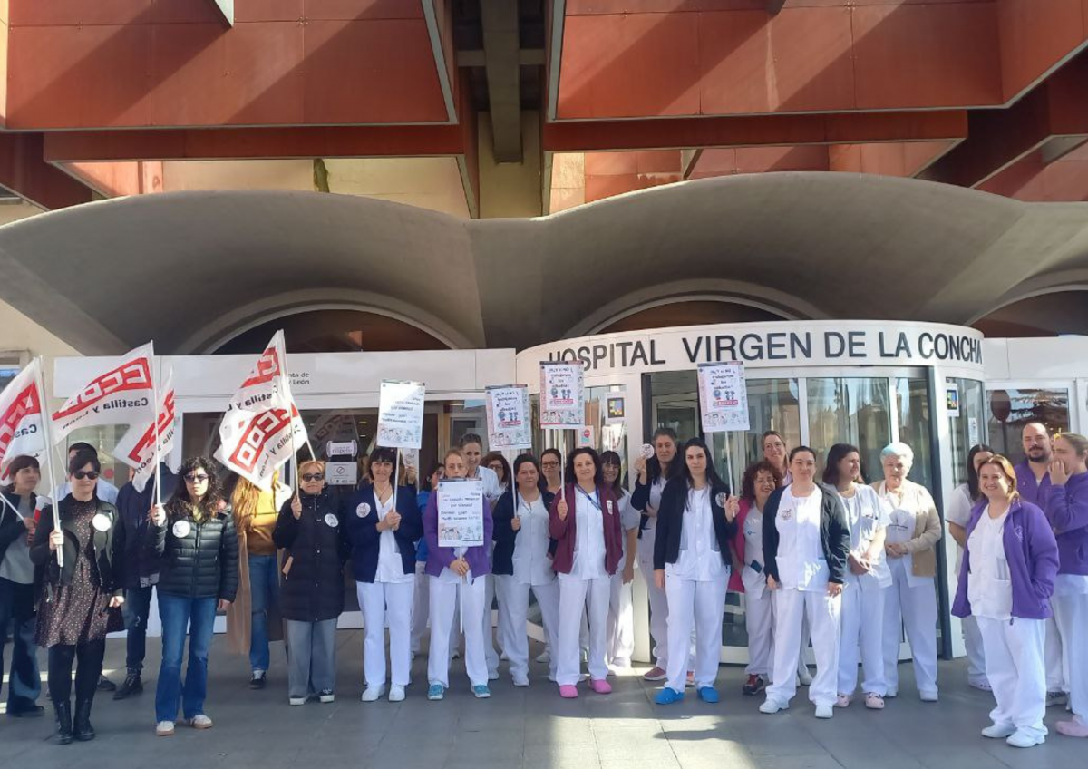 Concentración de profesionales en el Hospital Virgen de la Concha de Zamora