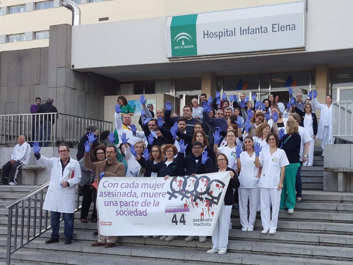 CCOO se concentra en el Hospital Infanta Elena contra la violencia de género
