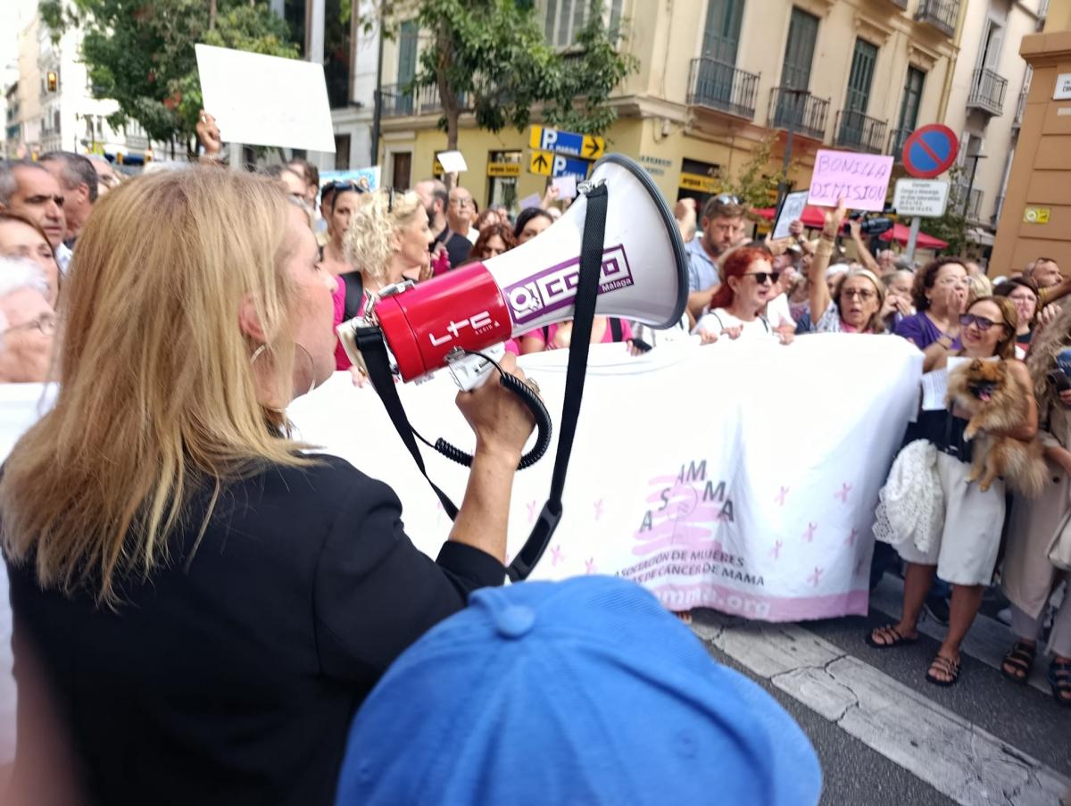 CCOO se concentra por los fallos del cribado de cáncer de mama