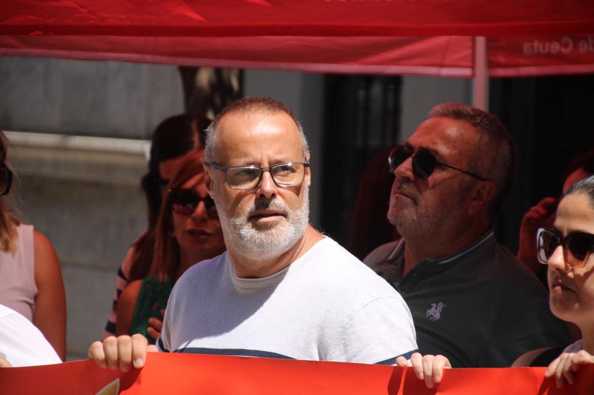 Ángel Lara, secretario general de CCOO de Ceuta, en una concentración.