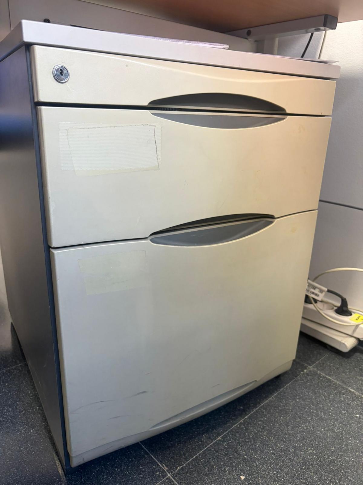 Archivadores obsoletos reciclados de otros centros de salud