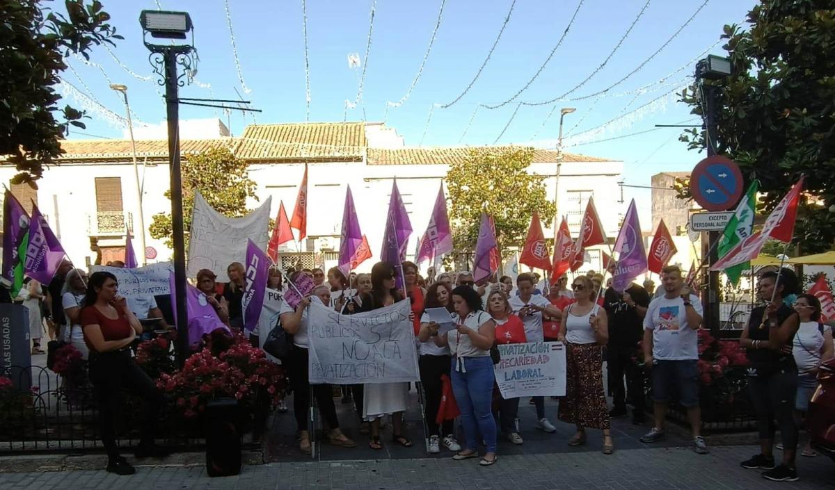 Movilizacin frente al Ayuntamiento de Atarfe