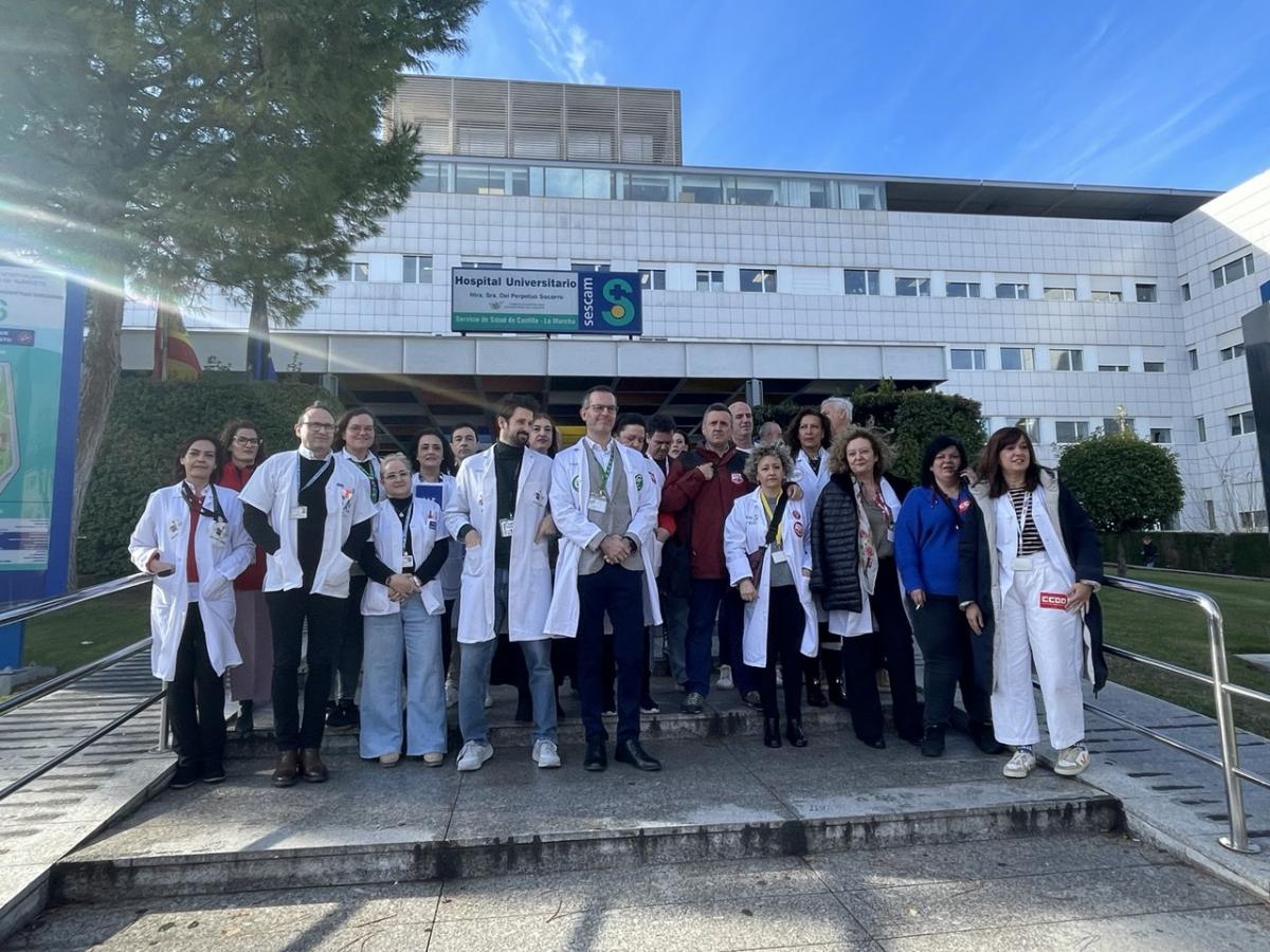 Concentración ante el Hospital Perpetuo Socorro de Albacete.