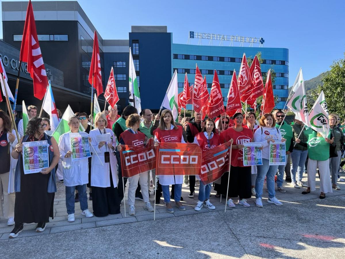 Protesta diante do Hospital Alvaro Cunqueiro en Vigo