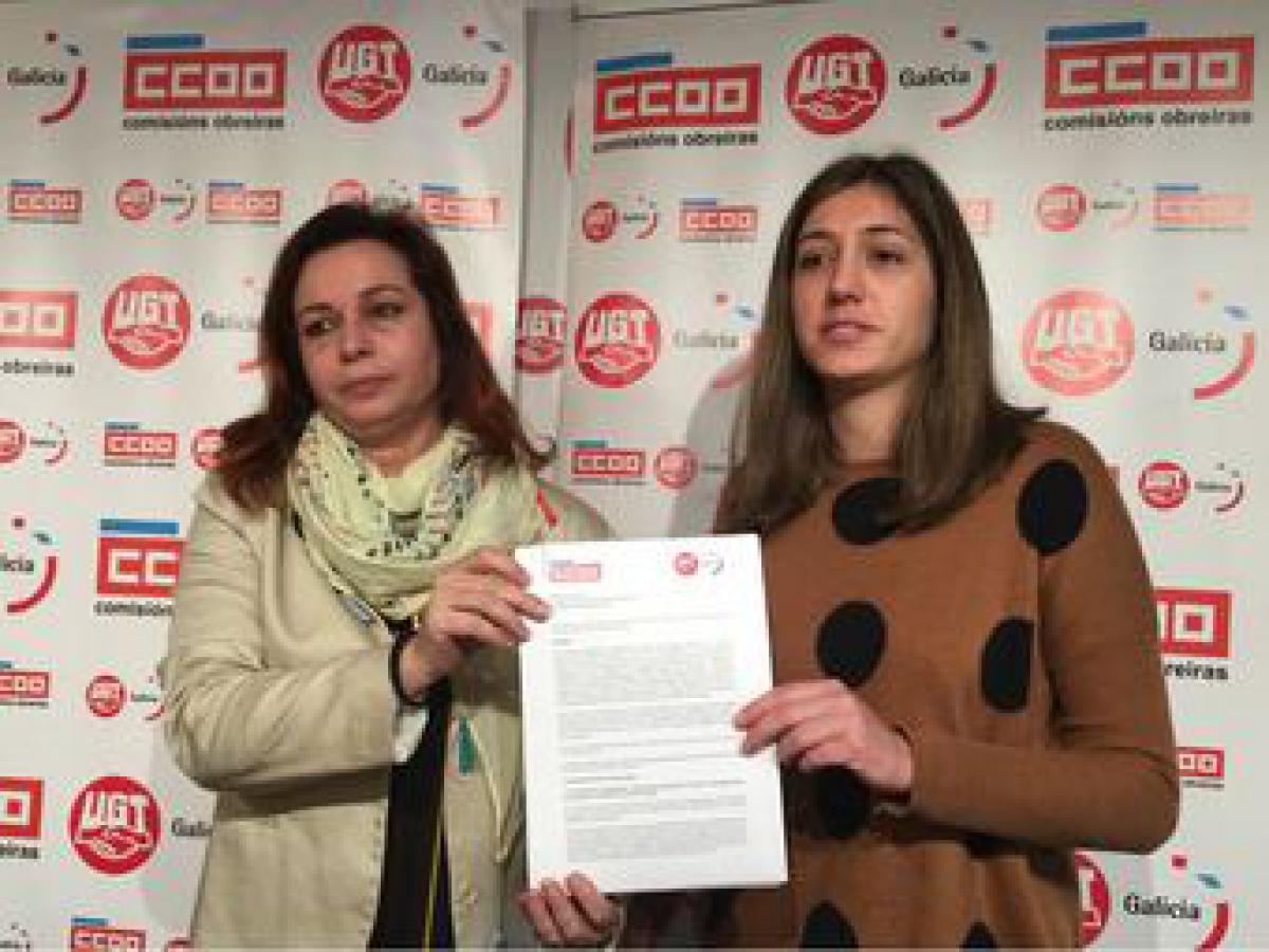 Mamen Sabio (esq.), de CCOO, e Mónica Rodríguez (der.), de UGT, amosan o rexistro da folga