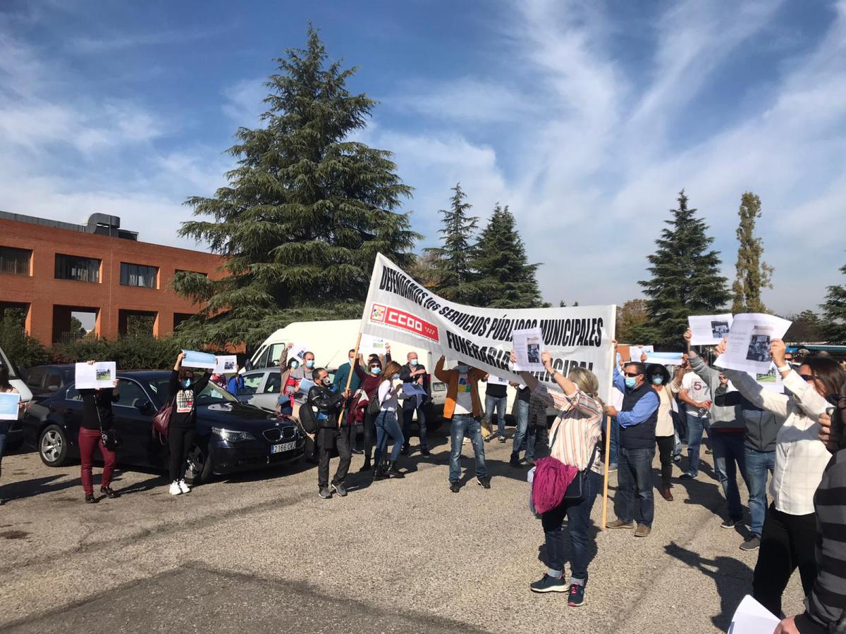 La plantilla de la Funeraria municipal en huelga el Día de Todos los Santos
