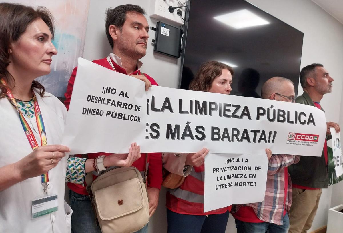 Encierro de delegadas y delegados de CCOO contra la privatizacin de la limpieza.