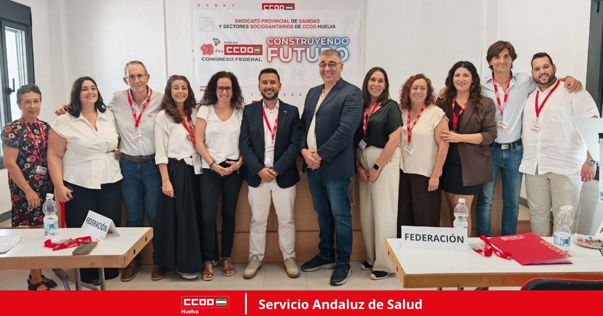 Imagen, José Antonio Cabedo, nuevo secretario general del Sindicato Provincial Sanidad y Sectores Sociosanitarios de CCOO Huelva, junto a todo su equipo y junto a José-Pelayo Pelayo, secretario general de la Federación de Sanidad y Sectores Sociosanitarios de CCOO Andalucía; Julia Perea, secretaria general de CCOO Huelva.