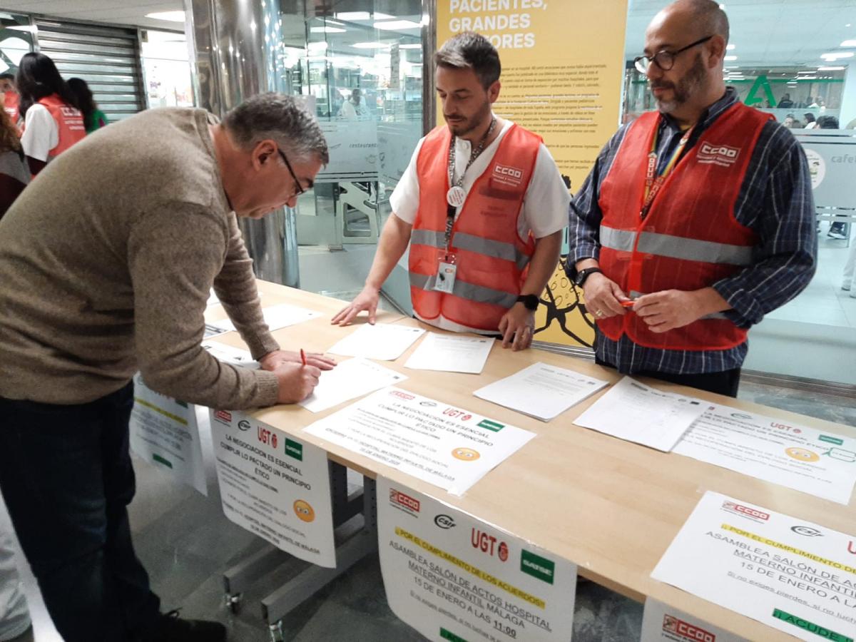 El secretario general de la FSS-CCOO Andaluca, Jos-Pelayo Galindo, en el encierro en Mlaga.