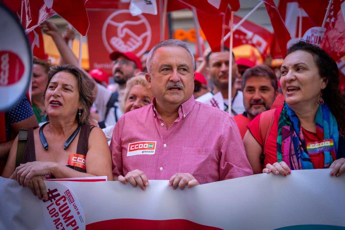 CCOO y UGT se concentran para exigir al Gobierno el cumplimiento ntegro de los acuerdos suscritos en la Funcin Pblica