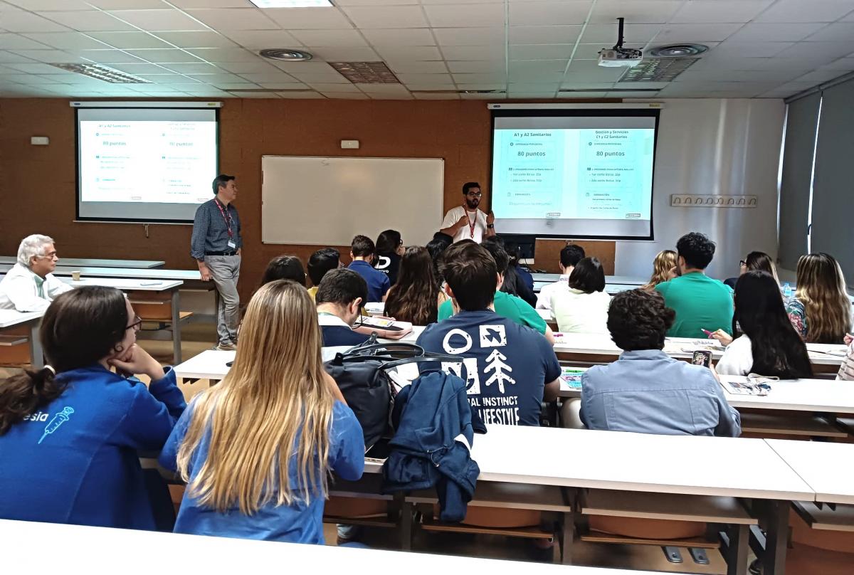 Imagen del taller sobre la Bolsa de Empleo del SAS dirigido a residentes del Reina Sofía.