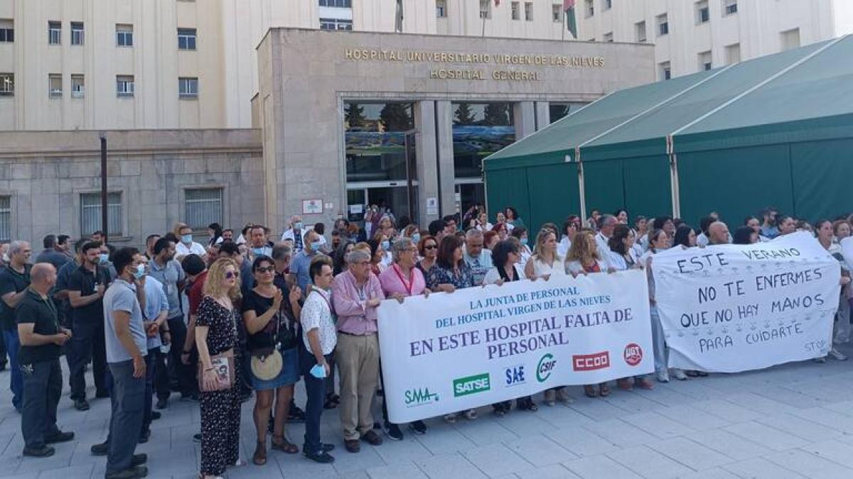 Protesta en la entrada del Hospital