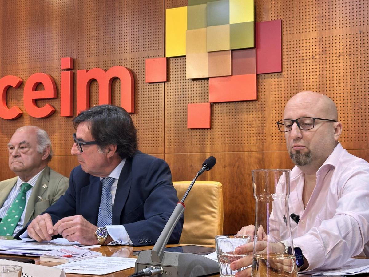 Samuel Mosquera, responsable de los sectores privados de la FSS-CCOO Madrid, durante la Jornada del Plan de Fidelizacin y Calidad del Convenio Colectivo 2023-2026 de Sanidad Privada de la Comunidad de Madrid