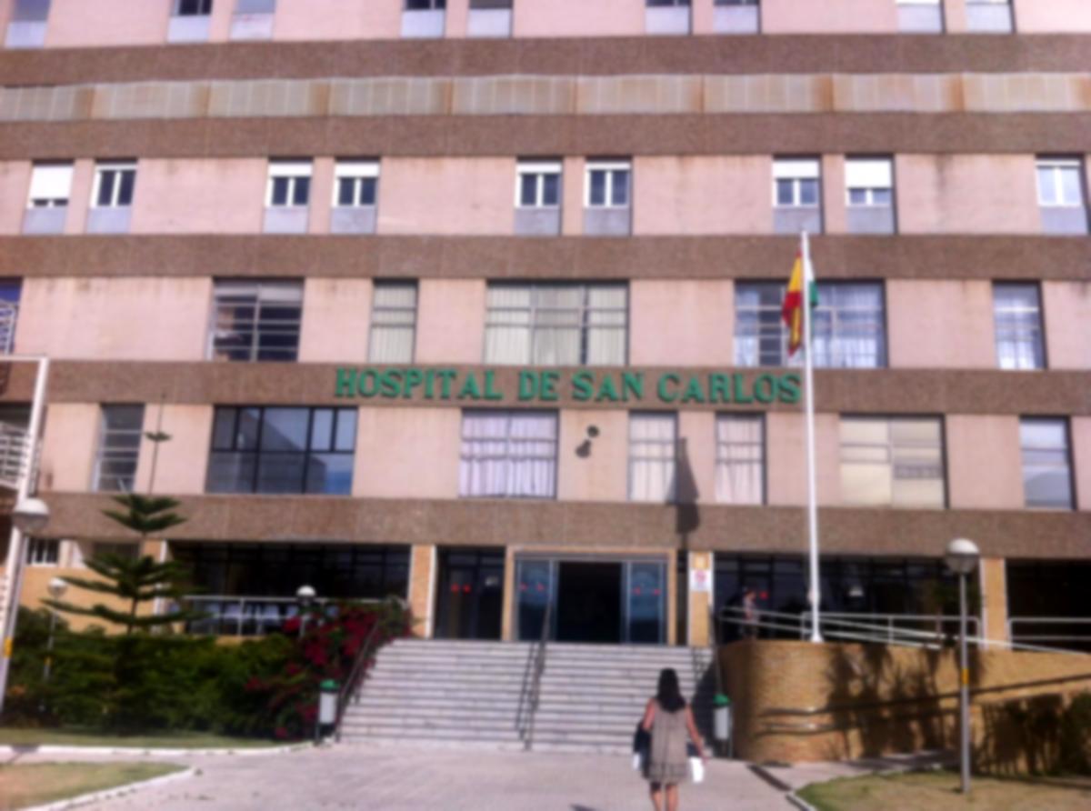Fachada del hospital San Carlos