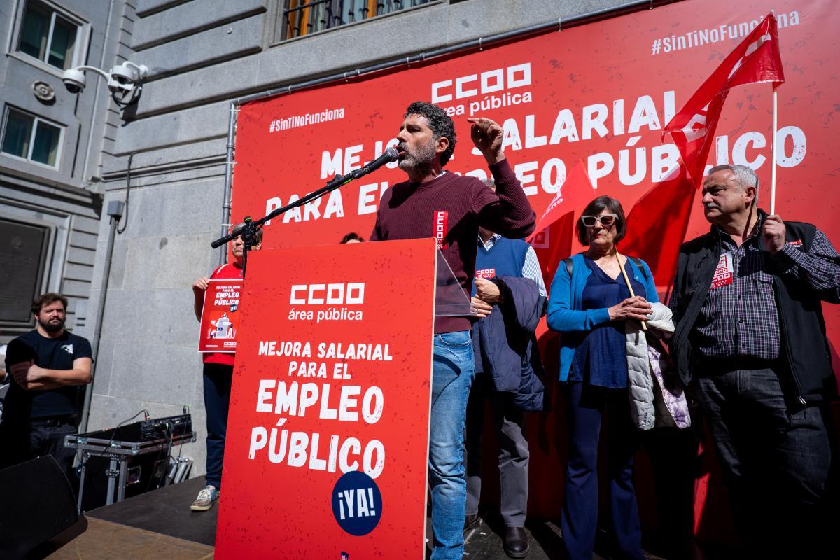 Concentracin del rea Pblica de CCOO para exigir al Gobierno una subida salarial para las empleadas y empleados pblicos