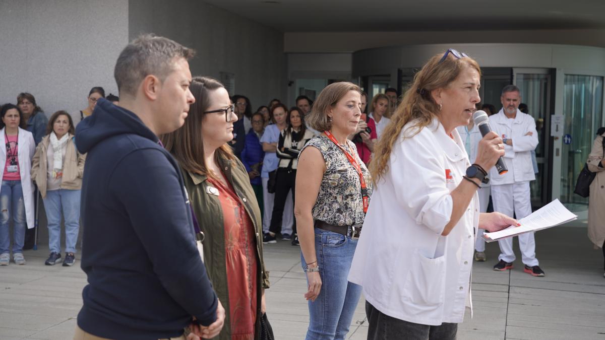 Concentracin frente al Hospital Tres Mares de Reinosa.