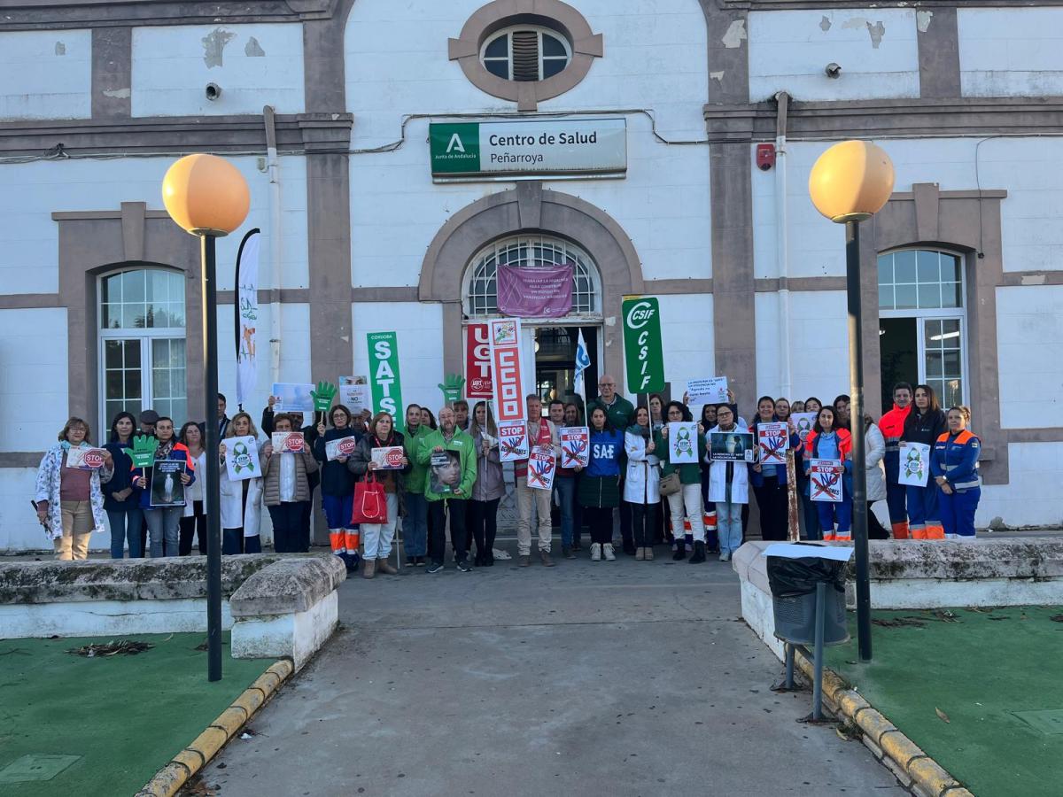 Concentración en el centro de salud de Peñarroya por las últimas agresiones a profesionales sanitarios.