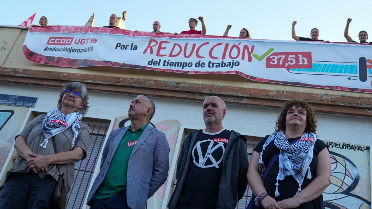 Paloma Lpez, Pepe lvarez, Unai Sordo y Susana Huertas antes de iniciar el encierro para exigir el debate de la reduccin de la jornada laboral