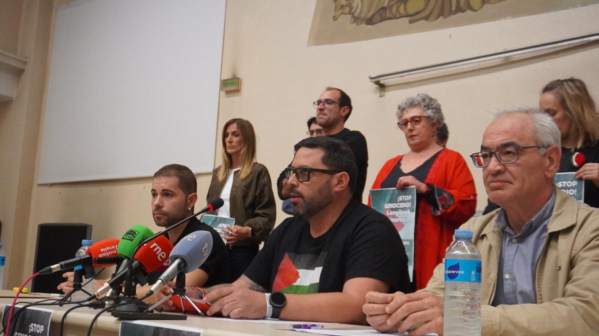 Los secretarios generales de los sindicatos LAB, CCOO y UGT de Navarra en la rueda de prensa por las movilizaciones del 15 de octubre.