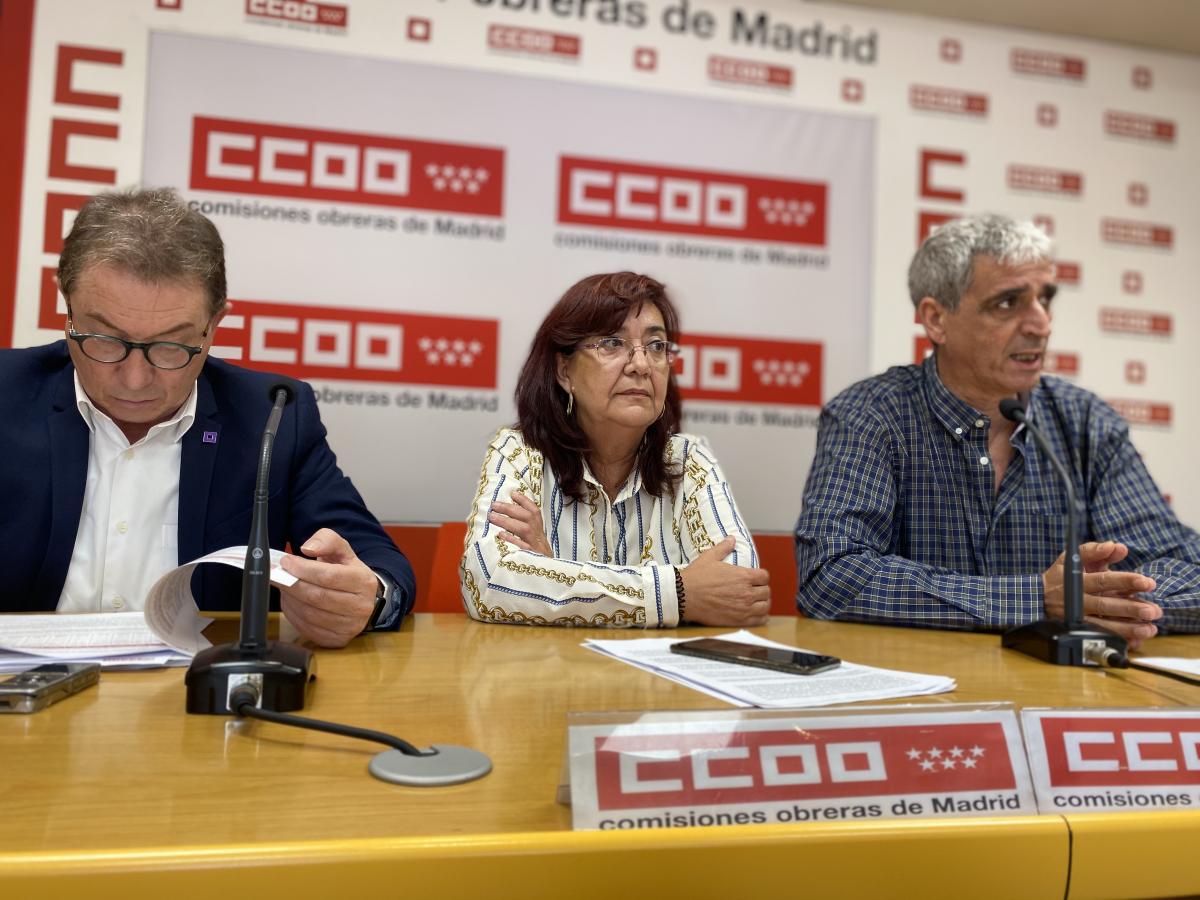 (De izq. a dcha. secretario general CCOO Madrid, Jaime Cedrún, secretaria general FSS-CCO Madrid, secretario general FSS-CCOO, Antonio Cabrera.