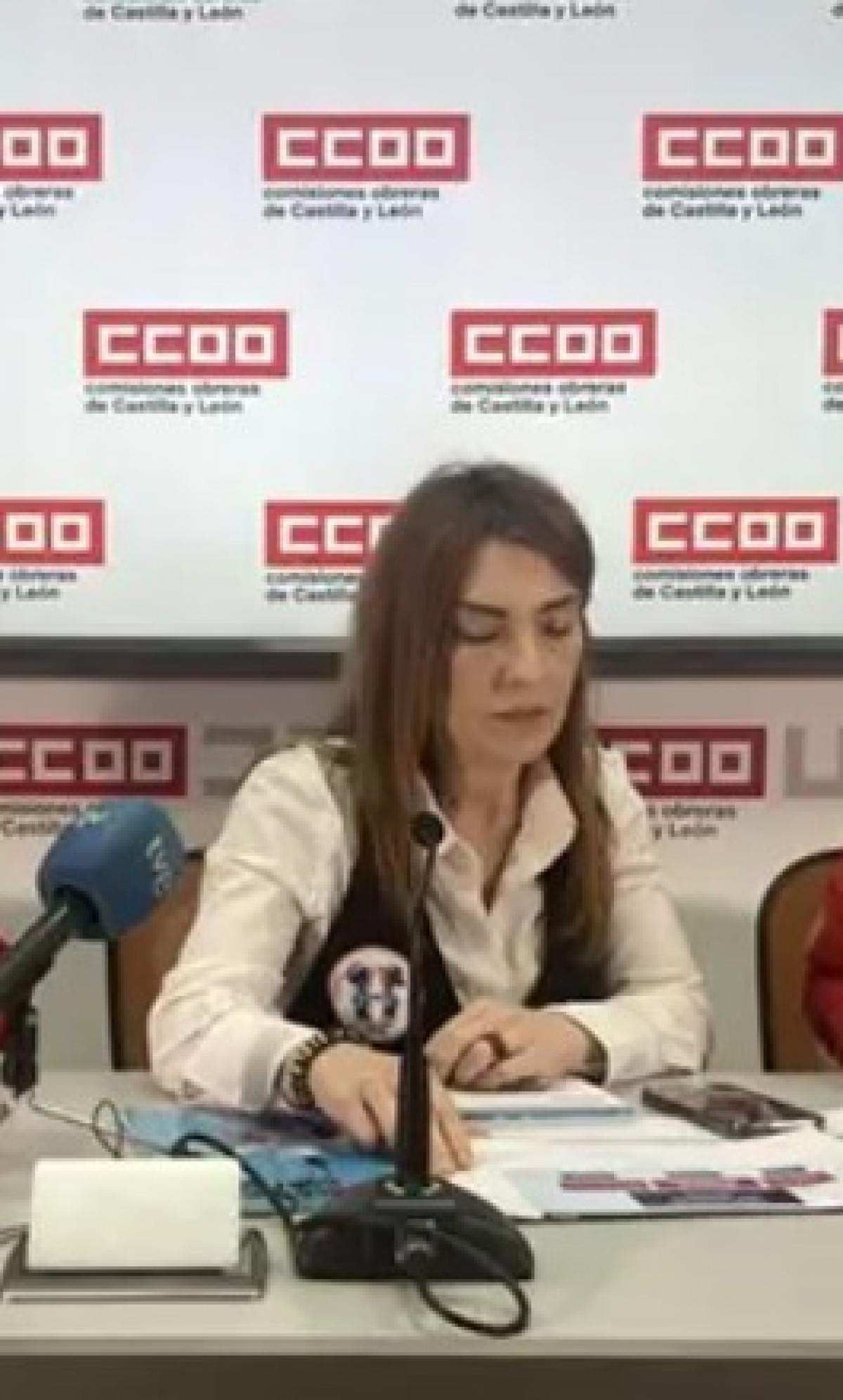 La secretaria  de FSSCCOO CyL Ana Rosa Arribas durante una rueda de prensa.
