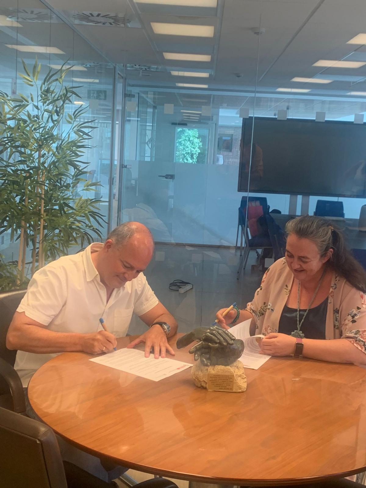 Firma acuerdo fisioterapeutas