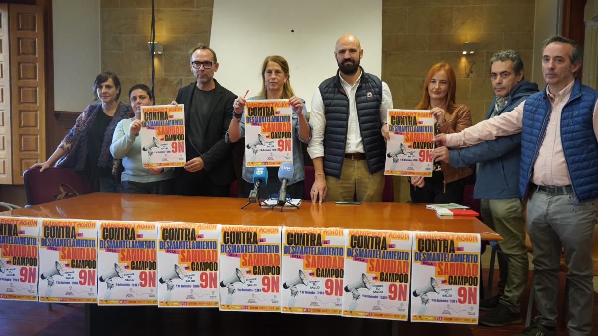 Representantes sindicales y polticos durante la rueda de prensa anunciando la manifestacin del 9 de noviembre