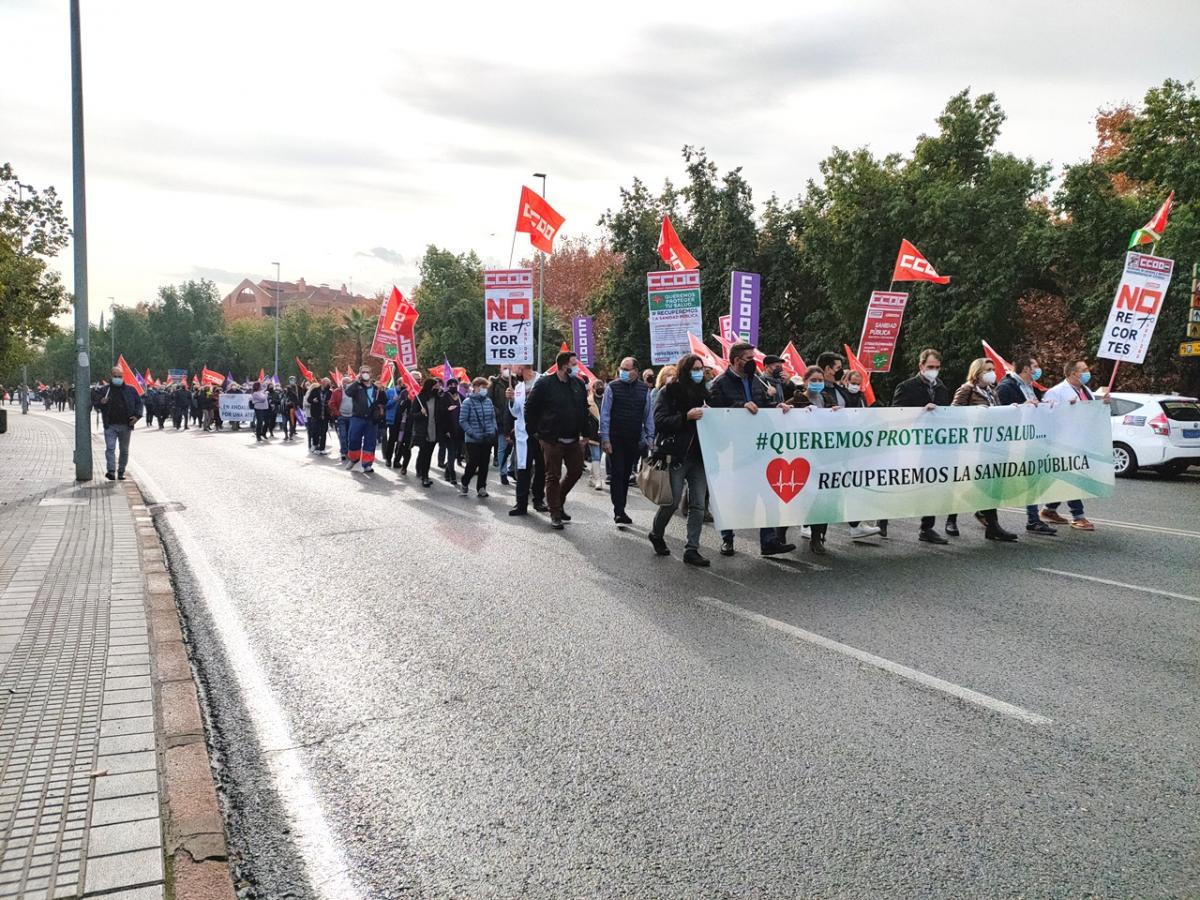 Unas 500 personas se sumaron a la manifestación en defensa de la sanidad pública