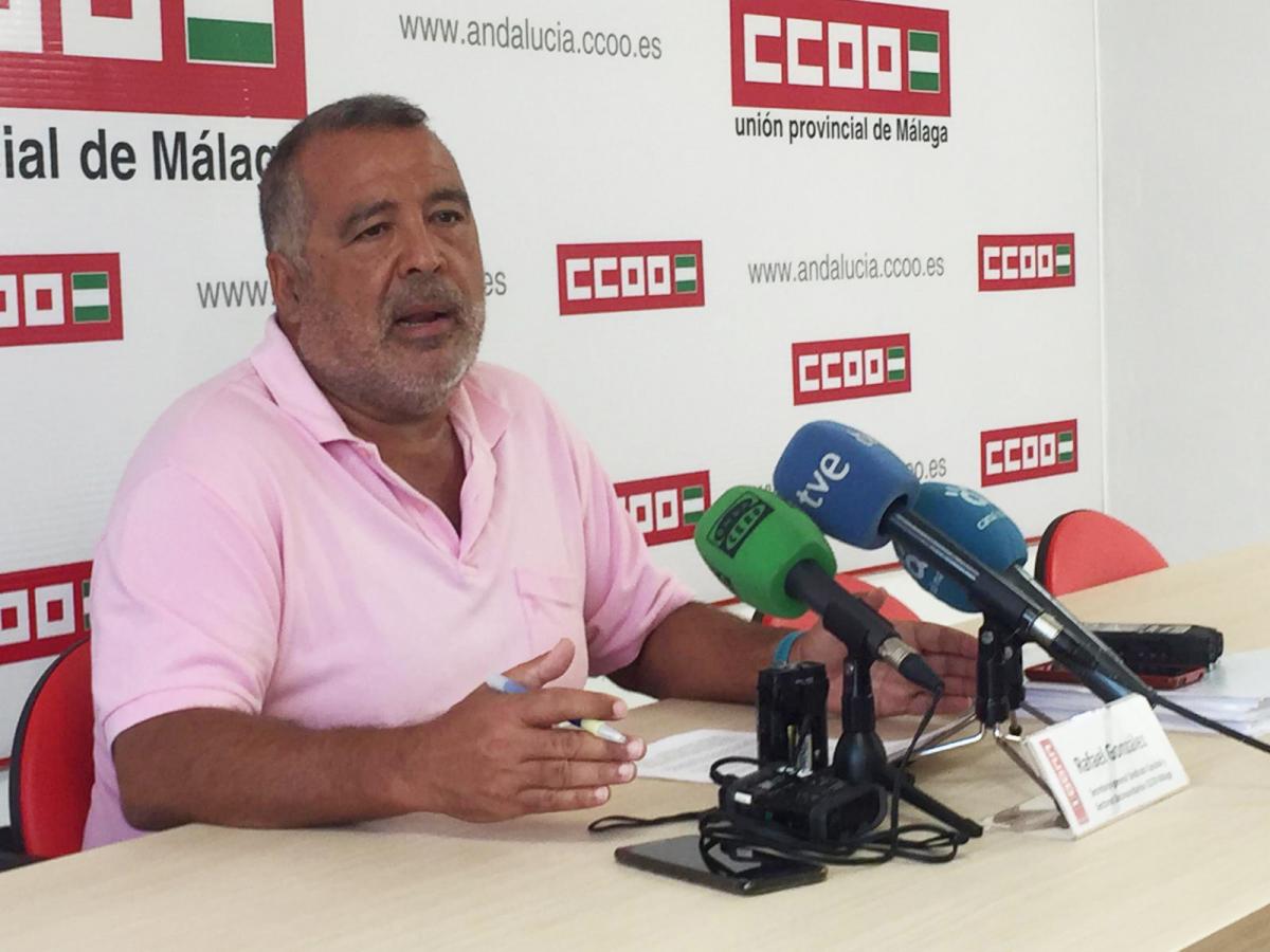 Rafael González, durante una rueda de prensa en CCOO Málaga