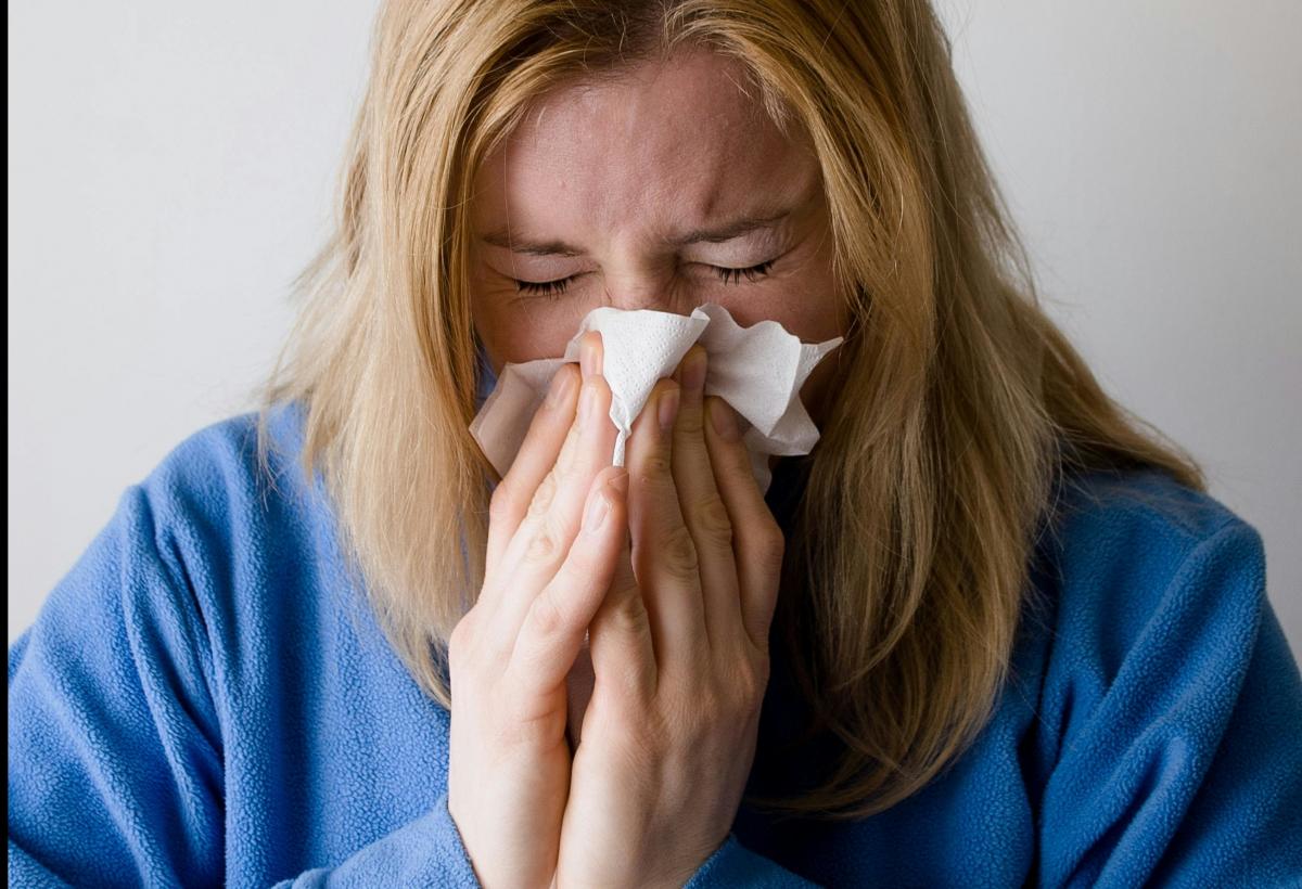 Mujer con alergia