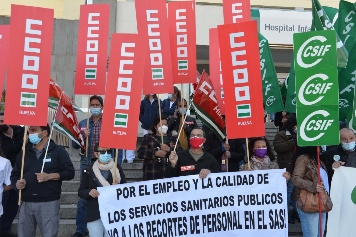Concentracion en el Hospital Infanta Elena de Huelva por los recortes de Plantilla en el SAS