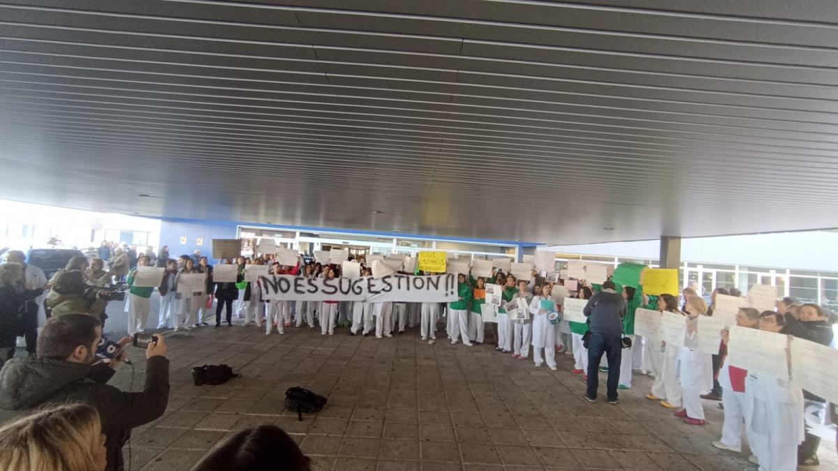 Concentración por los problemas de salud en los laboratorios del HUT