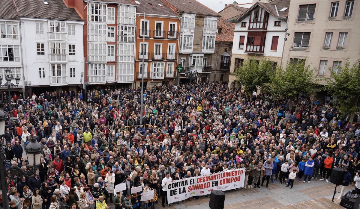 Manifestacin contra el desmantelamiento de la sanidad en Campoo.