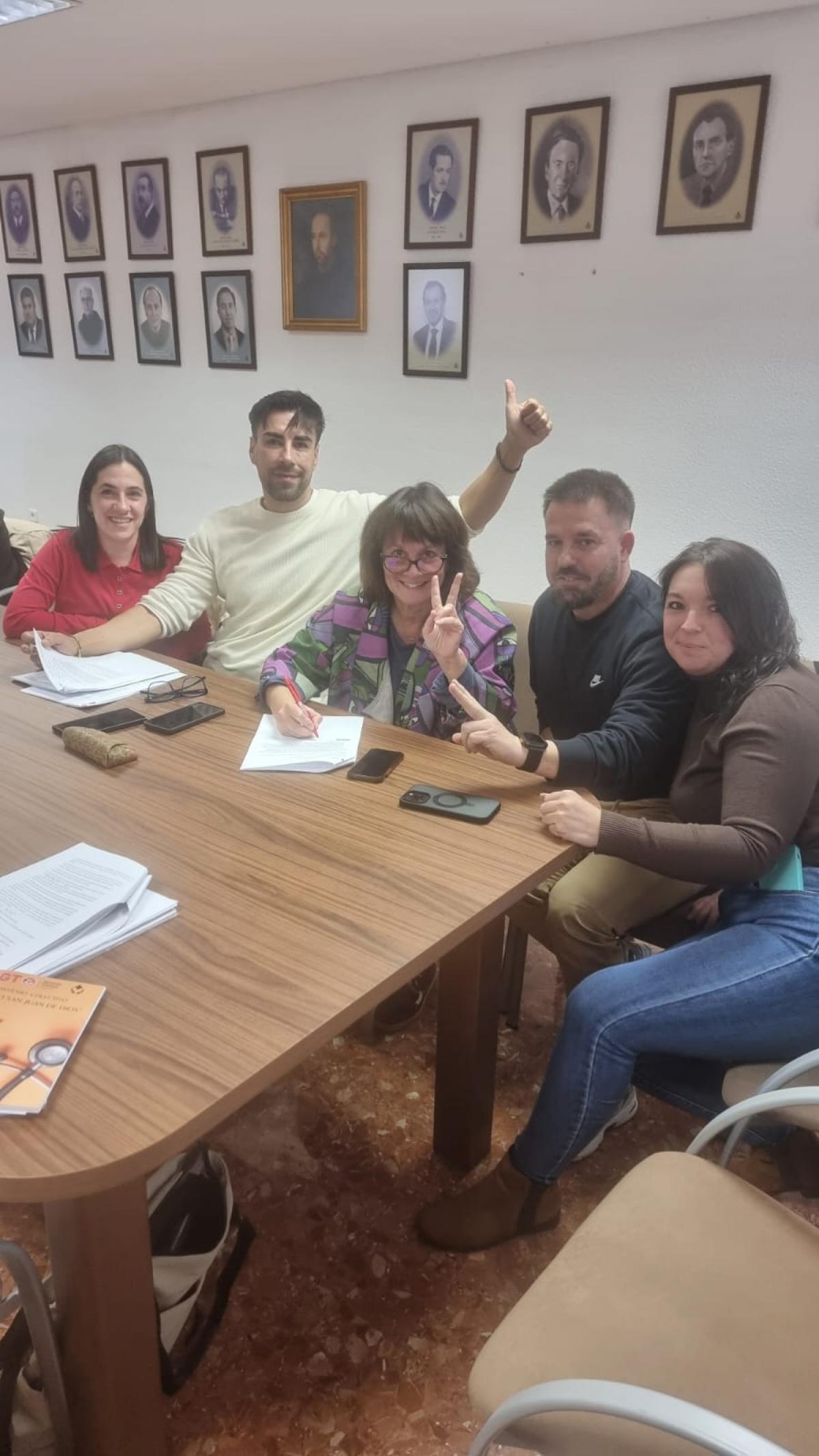 Momento de la firma del Convenio Colectivo del Centro Hospitalario San Juan de Dios